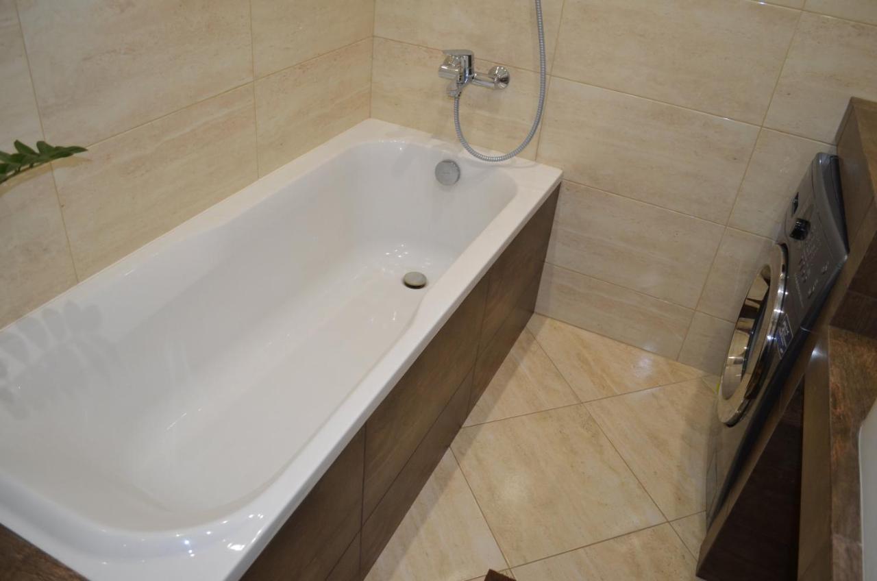Apartment On Getmana Vigovskogo 49 Rivne Exterior foto